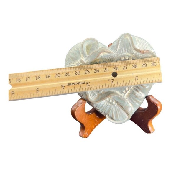 Isabel Bloom Heart Paperweight Figurine W Wooden Stand Heart With A Bow Vintage - Picture 3 of 14